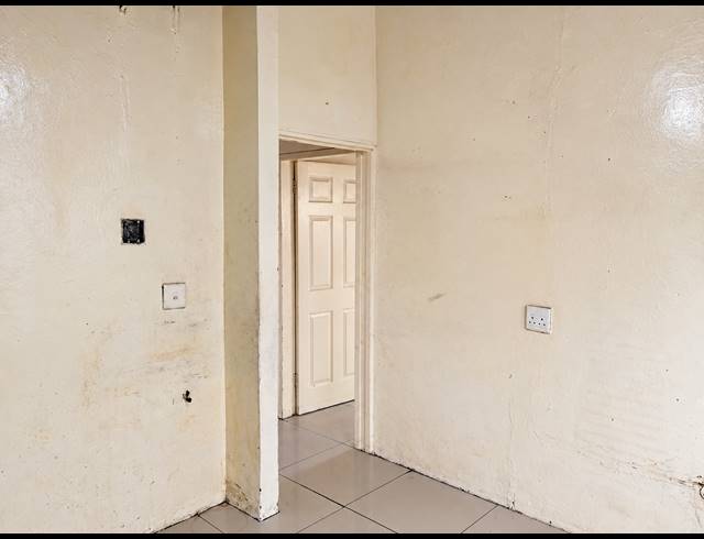 2 BEDROOM HOUSE FOR SALE IN SEBOKENG ZONE 12